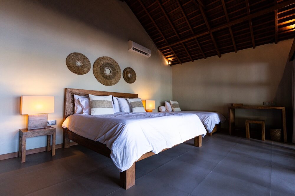Alami Alor Beachfront Bungalow - Bedroom